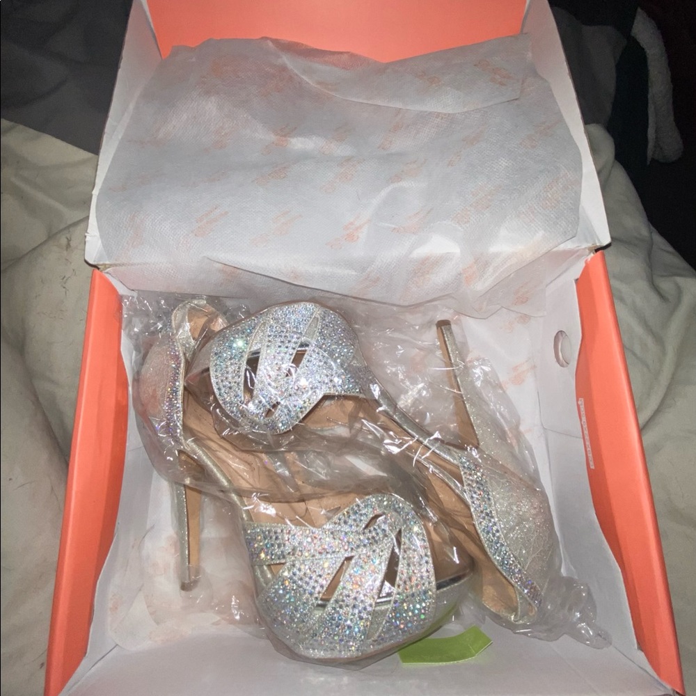 DE BLOSSOM DAZZLED PUMPS (7.5)